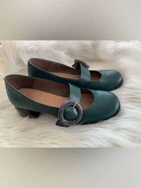DNA footwear “Mary Jane” deep green leather block heel shoes Size 39 VVGUC